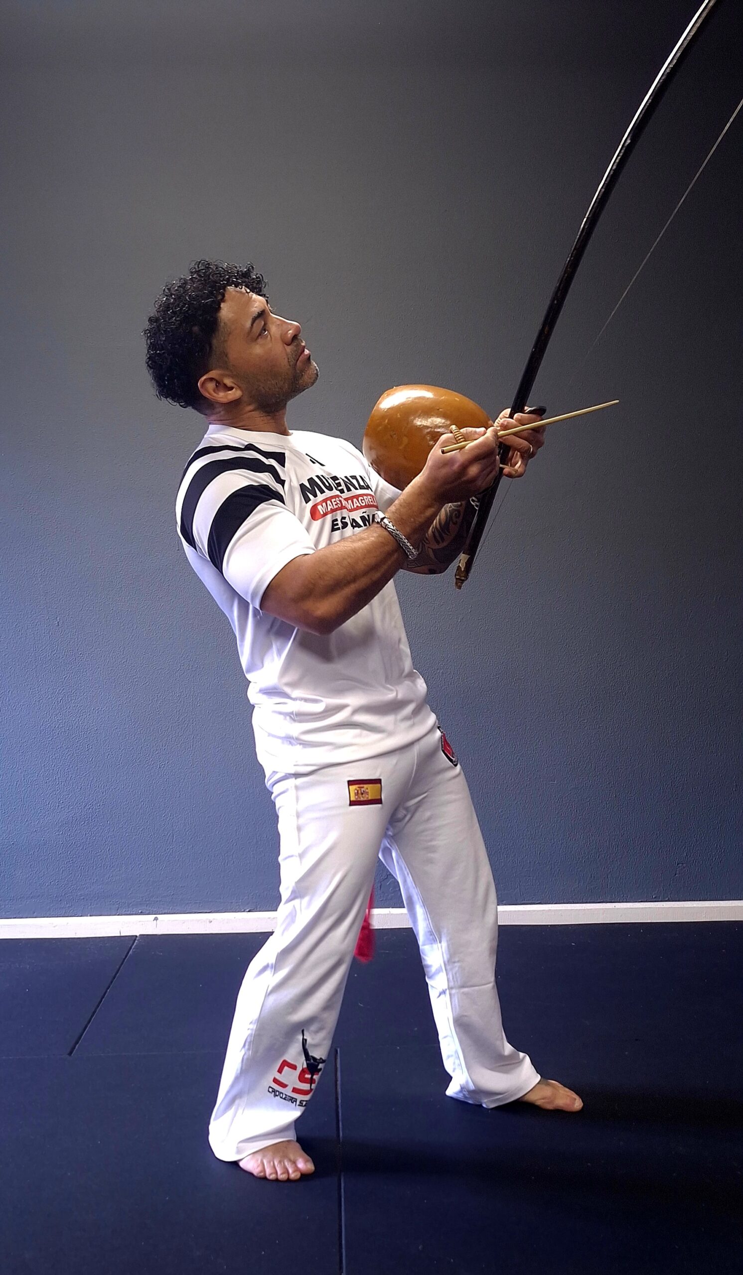 Mestre Magrela, Capoeira Muzenza España, com berimbau